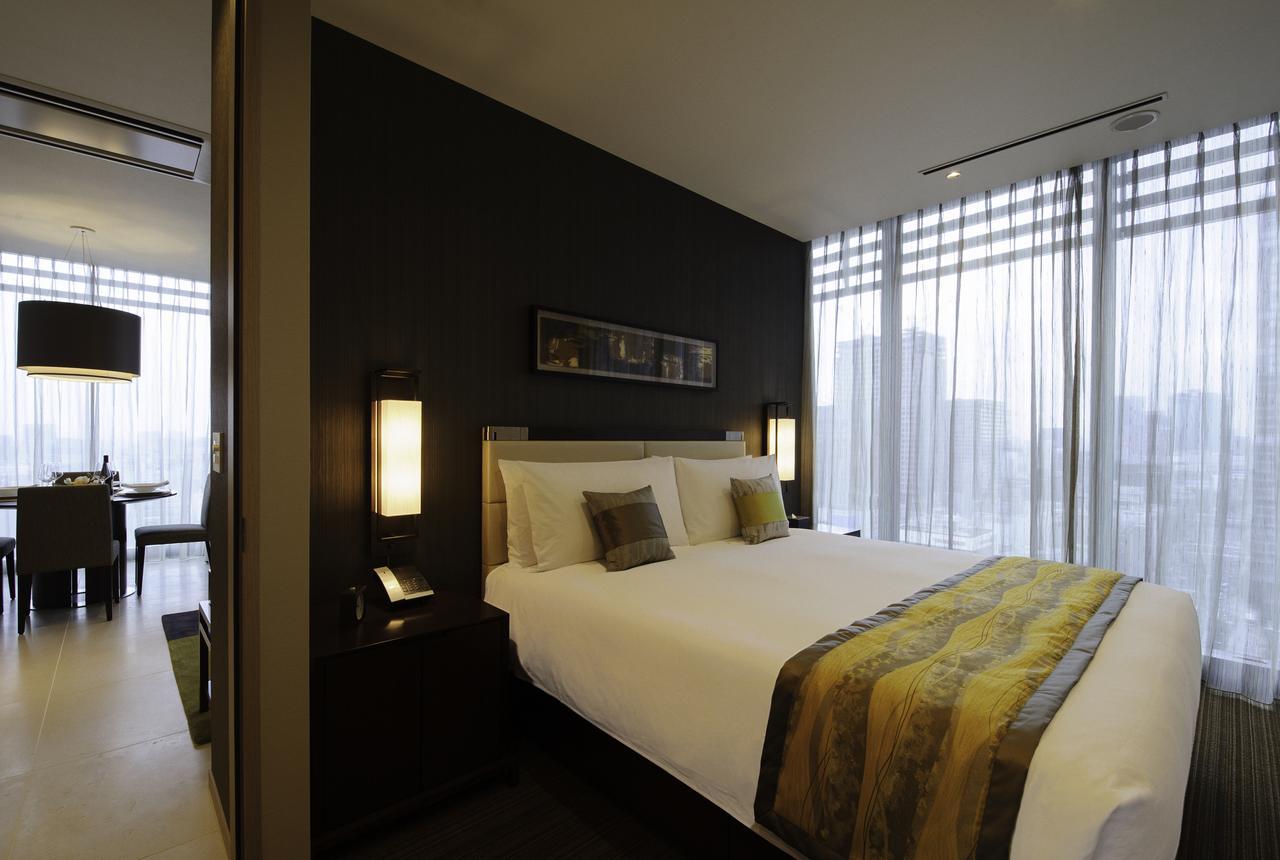 ホテル オークウッドプレミア東京 東京都 エクステリア 写真 A bedroom at the Park Hyatt Hyderabad